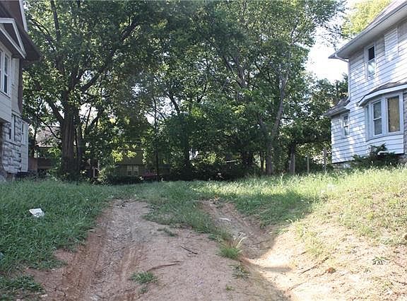 3rd image of 4154 Troost Ave