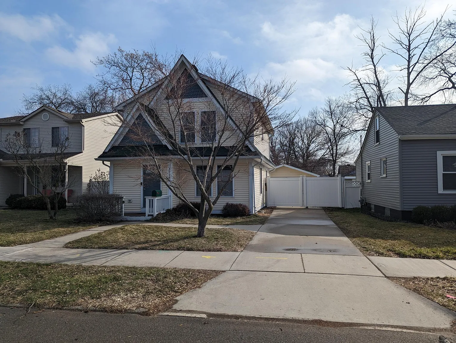 2830 Grayson St photo 1