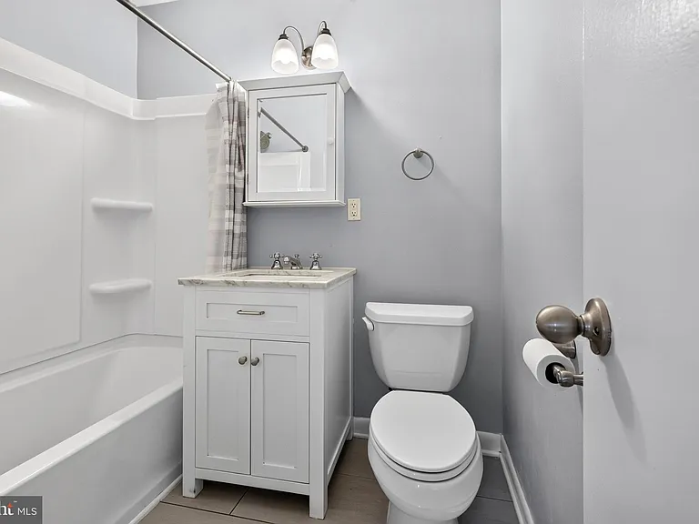 625 Chesapeake St SE #301 — Photo 16