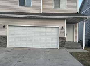 5866 36th St S, Fargo, ND 58104