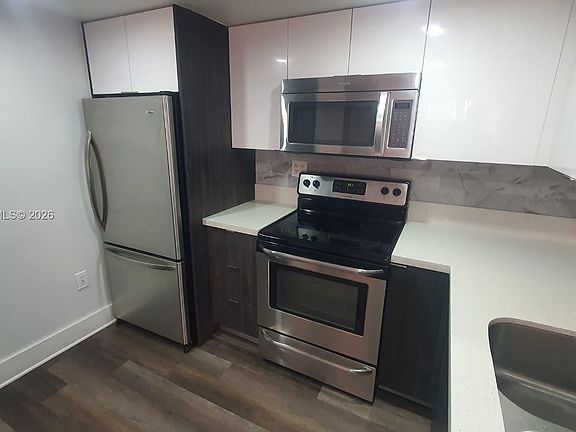 5th image of 9885 Nob Hill Ct #9885