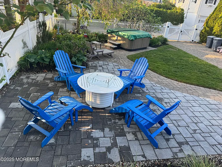 330 Sylvania Ave — Photo 48