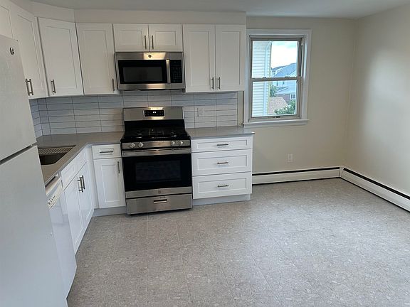 4th image of 18 Melrose Ave Floor 2