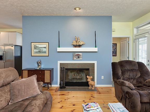 2nd image of 462 E Summer Grove Dr