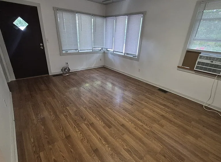 1011 E Water St — Photo 14