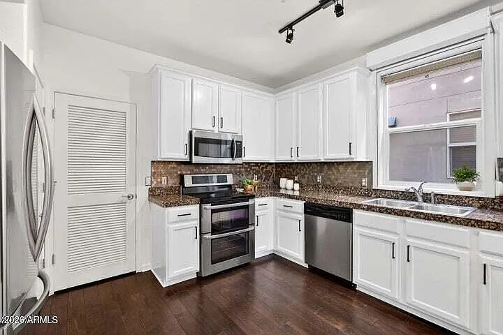 706 E Washington St #124 — Photo 9
