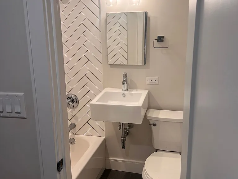 366 Hanover St #7 — Photo 11