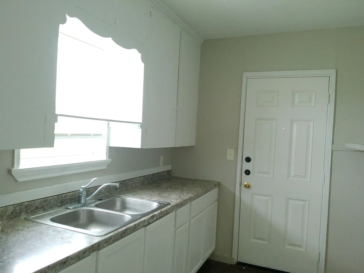 2837 Sarita - 2/Bed 1/Bath - $1295/month — Photo 4