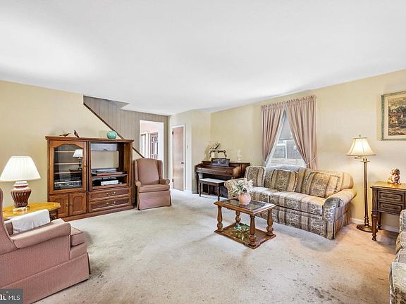 2nd image of 33 Sterner Ave