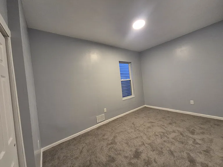 421 Ridgeway St — Photo 8