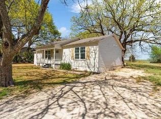 303 S Bois D Arc St, Grandview, TX 76050