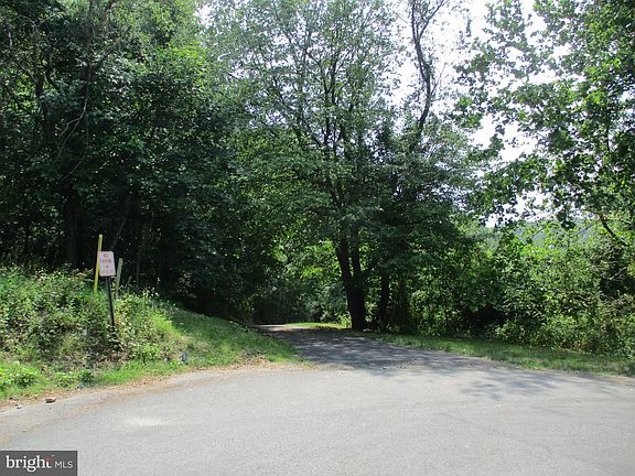 4th image of 25 Wood St