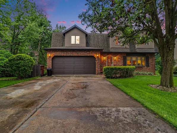 428 Pickwick Pl, Valparaiso, IN 46385