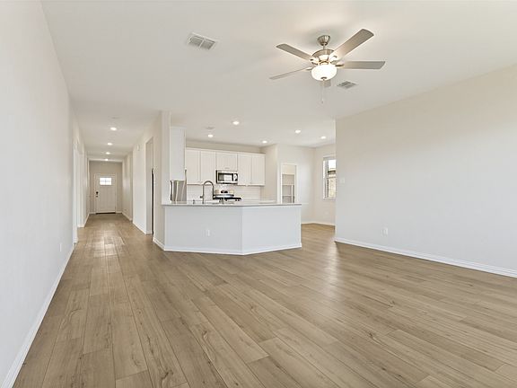 4th image of 1237 Almond Rd