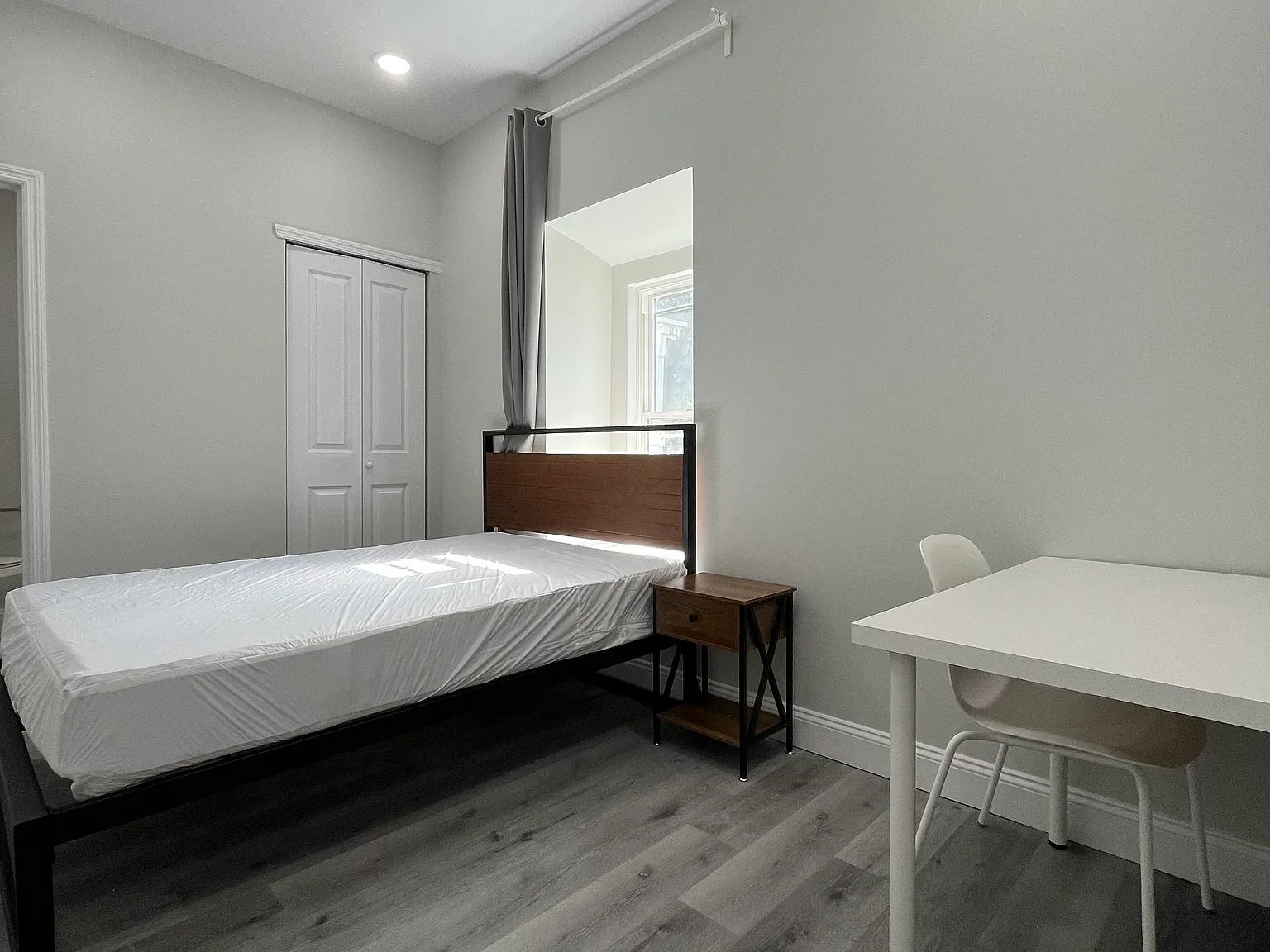 2 bed, 400 sqft, $825 — Photo 4
