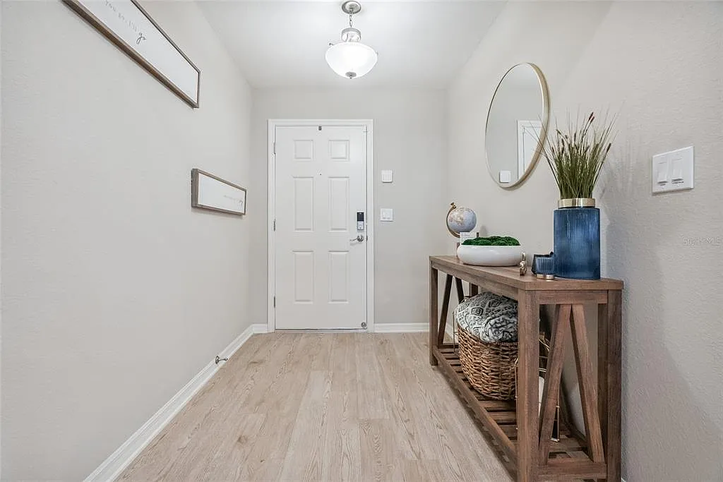 3 bed, 2.0 bath, 1298 sqft, $2,050 — Photo 4