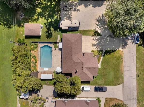 294 Recor Rd, East China, MI 48054