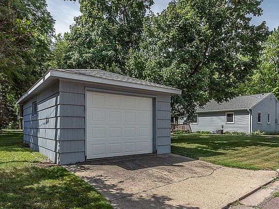 4th image of 131 Electa Blvd