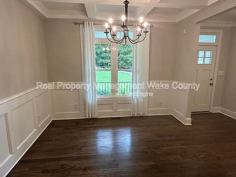 5412 Robbins Dr — Photo 4