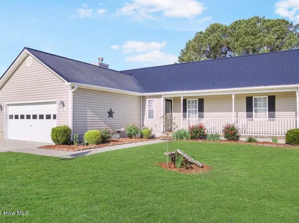 121 Lawndale Lane, Sneads Ferry, NC 28460