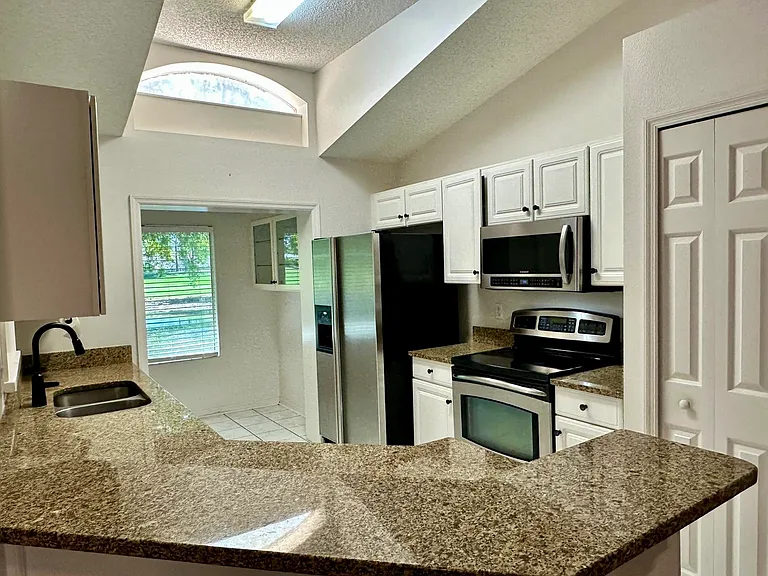 2439 Saint Augustine Blvd — Photo 7