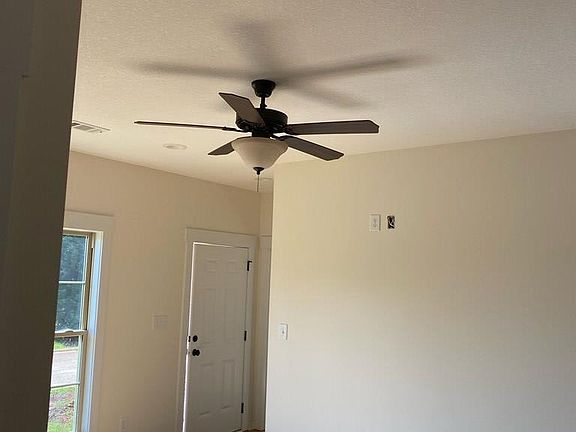 5th image of 19 Idlewood Cir