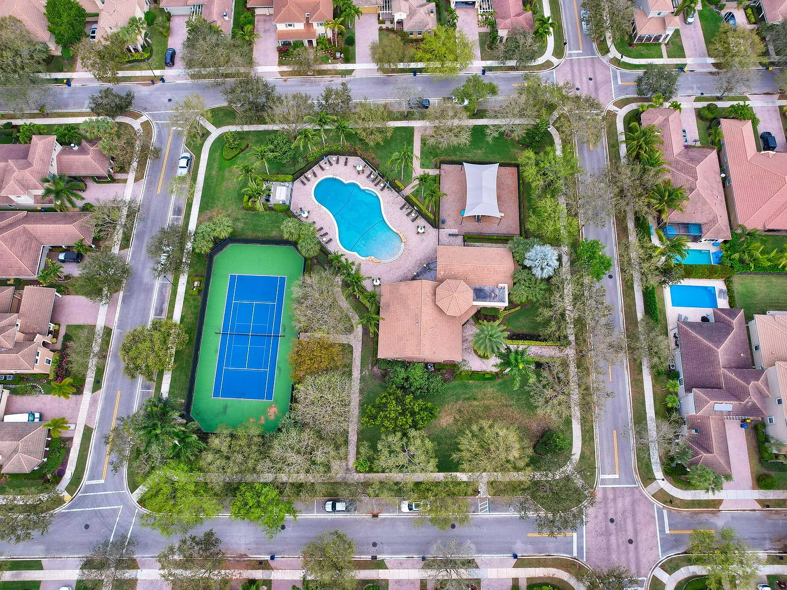 3 bed, 2.0 bath, 2185 sqft, $5,900 — Photo 2