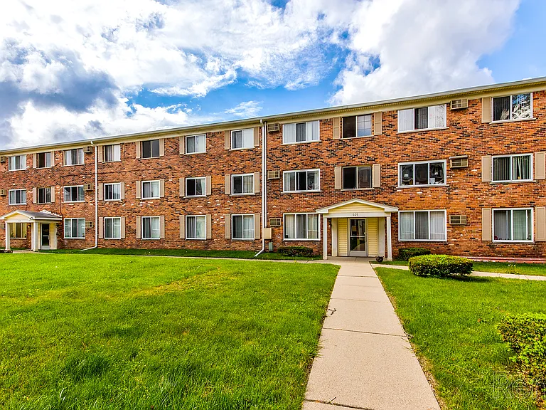 Wagon Wheel Apartments — Photo 37