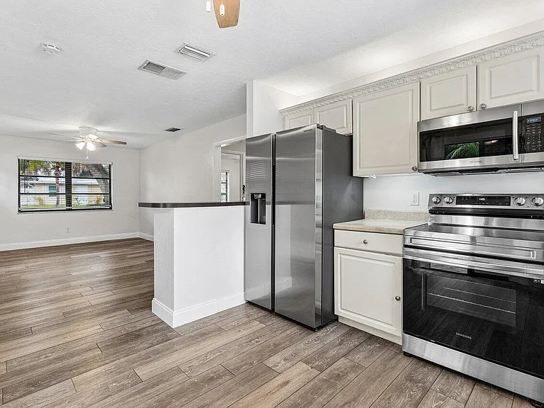 2103 N Palm Cir — Photo 11
