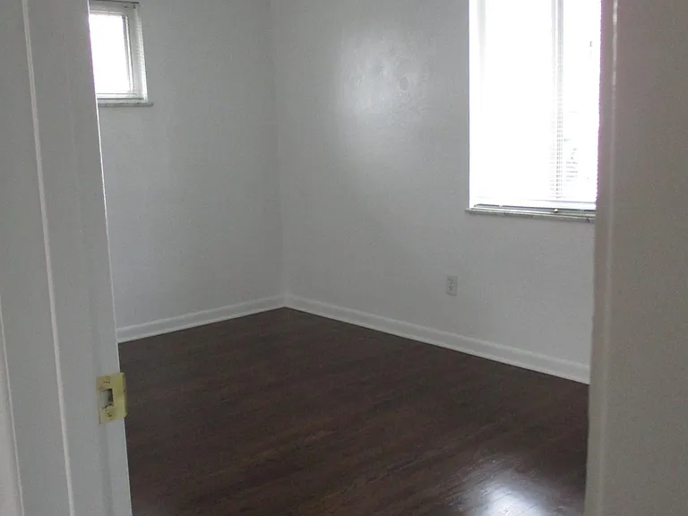 833 Chester Ave #2 — Photo 13