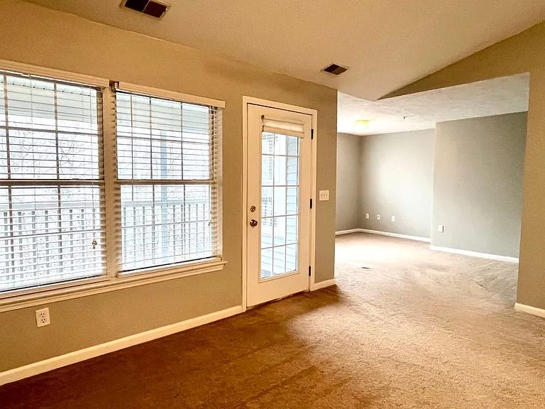 4417 Inverness St — Photo 10