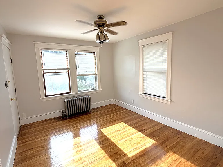 28 Smith St #4 — Photo 2