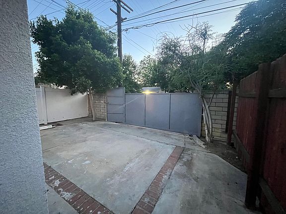 4th image of 7322 Glade Ave