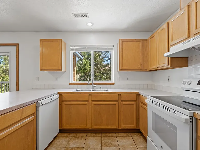 1329 W Qualchan Dr — Photo 6
