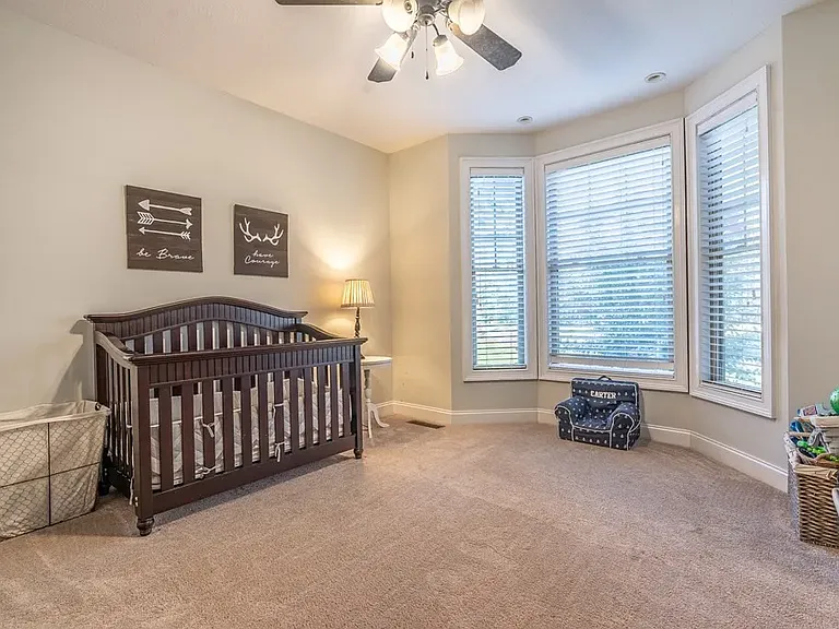 291 Greystone Dr — Photo 6
