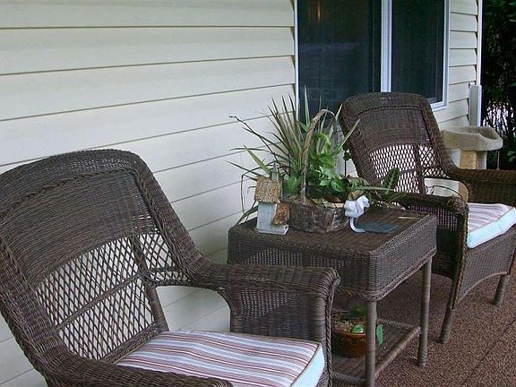 3rd image of 1395 Woodmont Dr