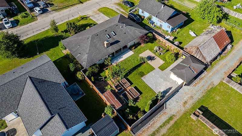 3rd image of 415 Sterling Street