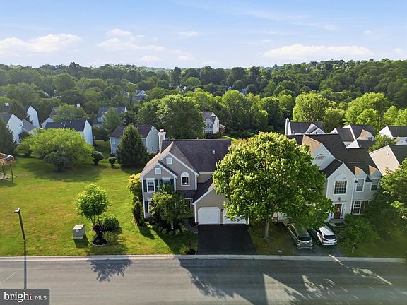 5th image of 415 Carpenters Cove Ln