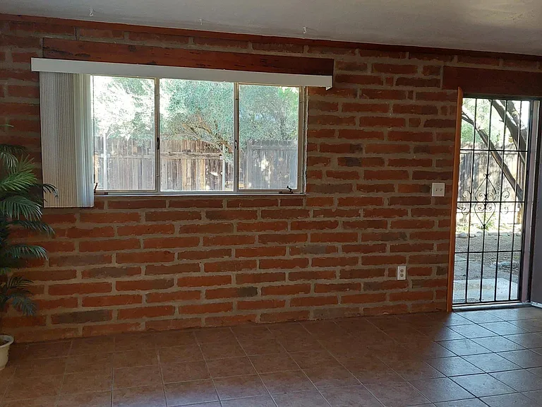 E Blacklidge Dr — Photo 7