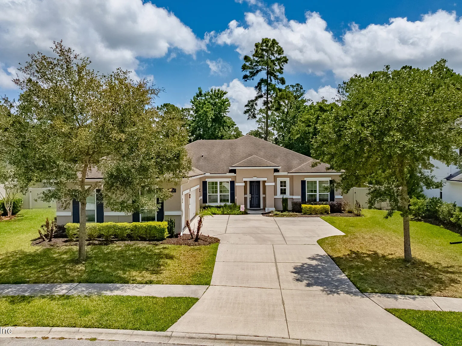 4 bed, 2.5 bath, 2492 sqft, $3,100 — Photo 3