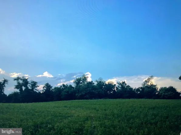 3 Levengood Rd, Douglassville, PA 19518