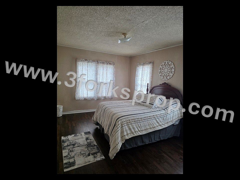 2nd image of 124 N P St