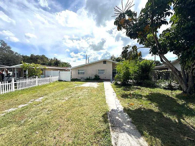 1 bed, 1.0 bath, 680 sqft, $1,195 — Photo 2