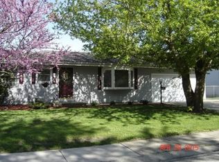 3912 N Cambridge Dr, Decatur, IL 62526