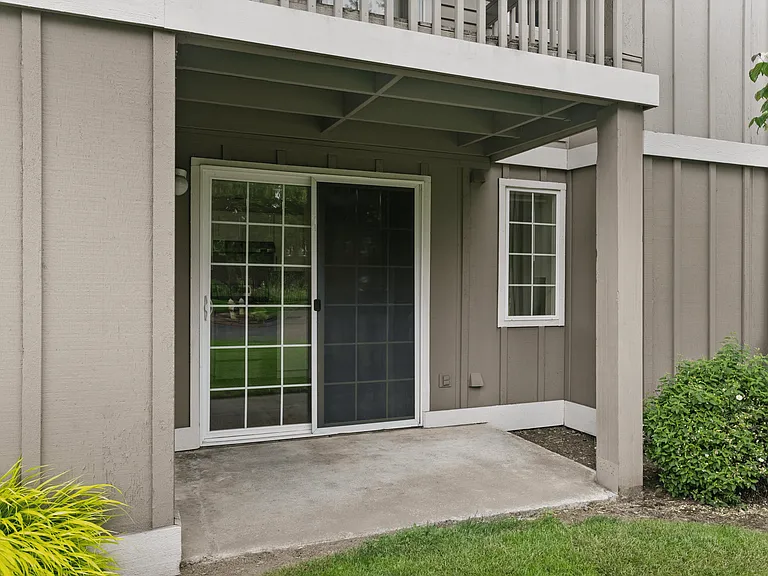 1 Bed 1 Bath - 680 Sq Ft 1 Bed 1 Bath - 680 Sq Ft