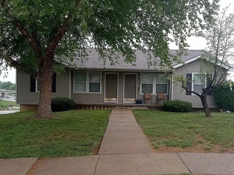 7339 N Laurel Ave — Photo 1
