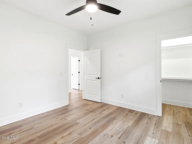 213 Myrtle Ave — Photo 32