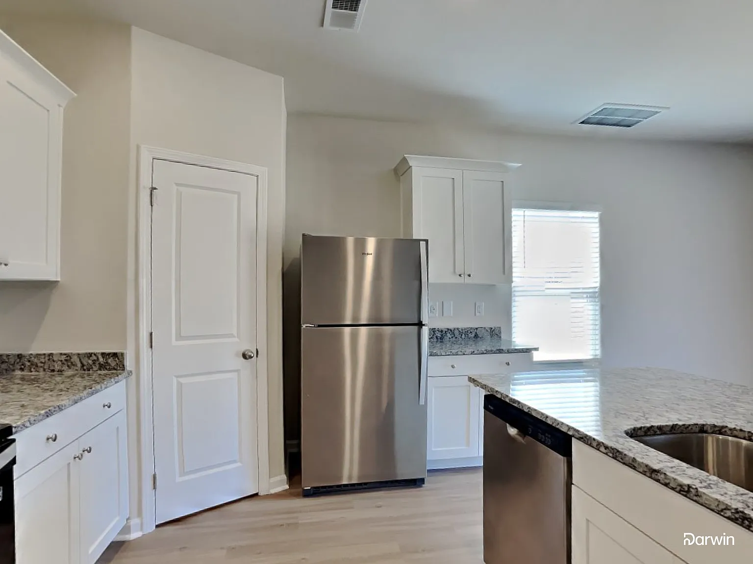 4 bed, 2.5 bath, 1800 sqft, $1,995 — Photo 2