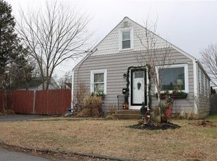 137 Olympia Ave, Pawtucket, RI 02861