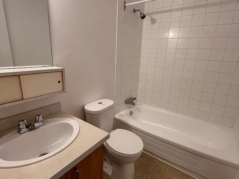800 Riddell Ave N #303 — Photo 2